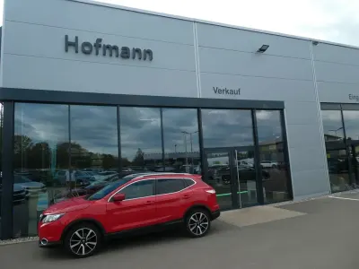 Gebraucht Nissan Qashqai Tekna 131 PS (96 kW) 2015 Rot SUV