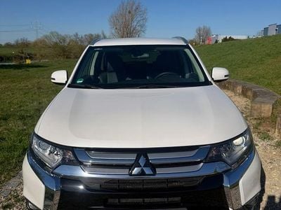 Usata Mitsubishi Outlander 150 CV (110 kW) 2017 Bianco SUV