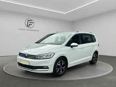 Gebraucht VW Touran Highline 150 PS (110 kW) 2022 Weiß Van / Kleinbus