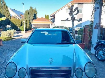 Mercedes E200