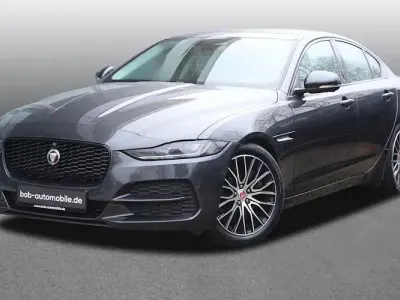 Używany Jaguar XE SE 204 KM (150 kW) 2021 Szary Sedan/Limuzyna
