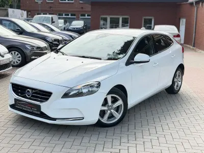 Gebraucht Volvo V40 You! 122 PS (89 kW) 2016 Weiß Limousine