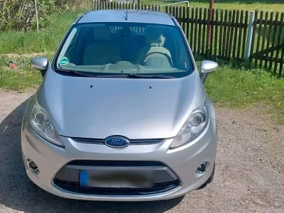 Usata Ford Fiesta Ghia 97 CV (71 kW) 2009 Argento Utilitaria