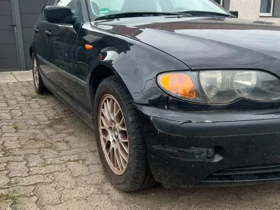Gebraucht BMW 318 Basis 143 PS (105 kW) 2004 Schwarz Limousine