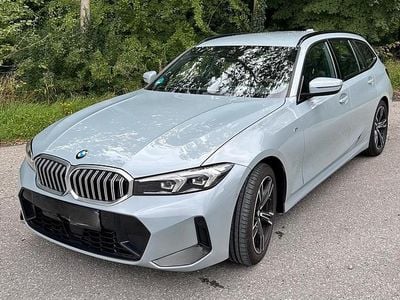 Grau Gebraucht 2024 BMW 320 M Sport Kombi | 37.000 € (Guter Preis)