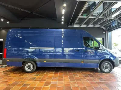 Gebraucht Mercedes Sprinter 170 PS (125 kW) 2024 Blau Van