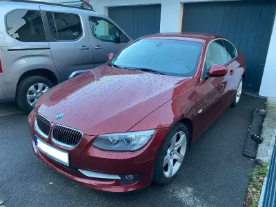 Gebraucht BMW 325 218 PS (160 kW) 2011 Rot Limousine
