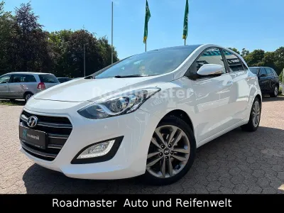 Gebraucht Hyundai i30 Passion 135 PS (99 kW) 2017 Weiß Limousine