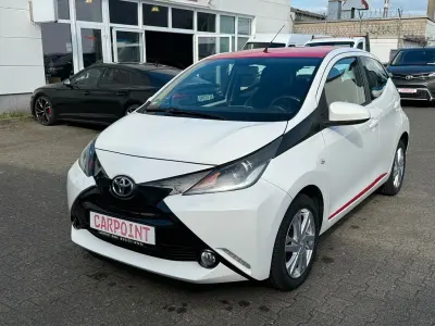 Gebraucht Toyota Aygo X-play 69 PS (50 kW) 2014 Weiß Kleinwagen