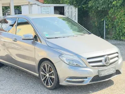 Gebraucht Mercedes B200 136 PS (100 kW) 2012 Grau Van / Kleinbus