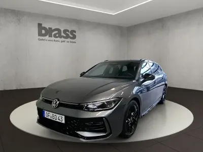 Gebraucht VW Passat R-line 150 PS (110 kW) 2026 Diabasgrau metallic Kombi
