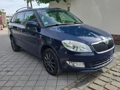 Gebraucht Skoda Fabia Family 105 PS (77 kW) 2011 Blau Kombi