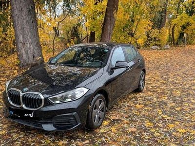 Schwarz Gebraucht 2019 BMW 118 Advantage Kleinwagen | 16.000 € (Fairer Preis)