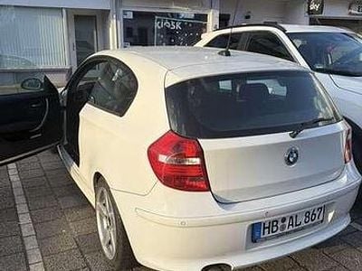 Usata BMW 116 122 CV (89 kW) 2008 Bianco Utilitaria