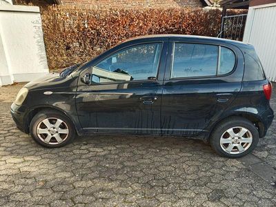 Schwarz Gebraucht 2001 Toyota Yaris Limousine | 3.000 € (Etwas zu teuer)