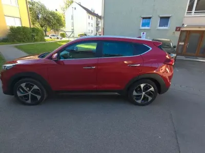 Gebraucht Hyundai Tucson 141 PS (103 kW) 2017 Rot SUV