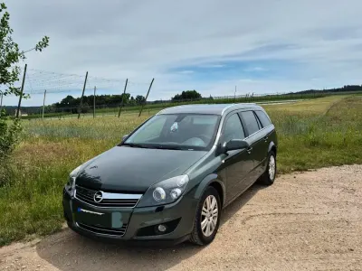 Gebraucht Opel Astra 115 PS (84 kW) 2009 Grün Kombi