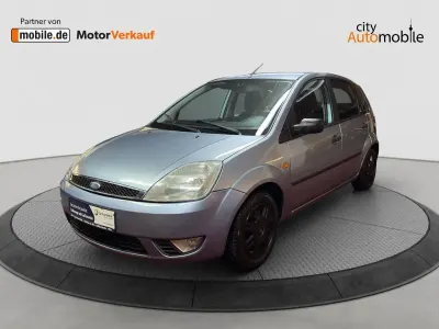 Używany Ford Fiesta Ambiente 80 KM (58 kW) 2005 Niebieski Hatchback