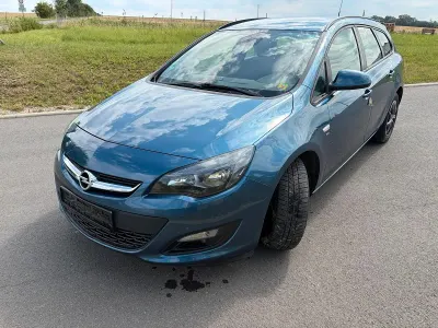 Gebraucht Opel Astra 140 PS (102 kW) 2014 Blau Kombi