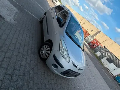 Gebraucht Hyundai i10 70 PS (51 kW) 2011 Weiß Kleinwagen