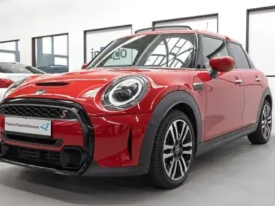 Gebraucht Mini Cooper S 192 PS (141 kW) 2023 Chili red Kleinwagen
