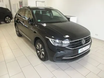 Gebraucht VW Tiguan Life 150 PS (110 kW) 2023 Schwarz SUV