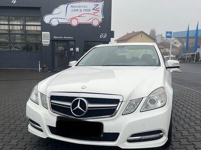 Weiß Gebraucht 2012 Mercedes E200 Avantgarde Limousine | 9.900 € (Guter Preis)