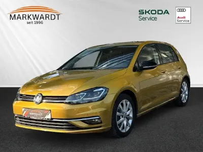 Gebraucht VW Golf VII Comfortline 110 PS (80 kW) 2018 Gelb Limousine