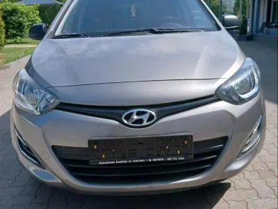 Gebraucht Hyundai i20 75 PS (55 kW) 2013 Grau Kleinwagen