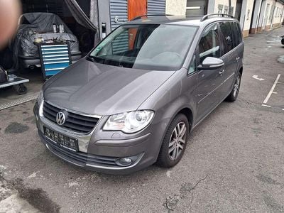 Silber Gebraucht 2010 VW Touran Highline Van / Kleinbus | 3.499 €