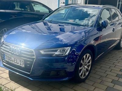 Gebraucht Audi A4 Comfort 190 PS (139 kW) 2018 Blau Kombi