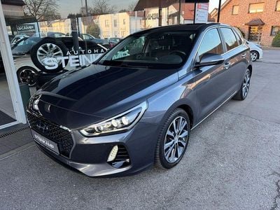 Grau Gebraucht 2017 Hyundai i30 Premium Limousine | 13.990 € (Fairer Preis)