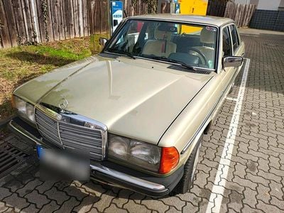 Gebraucht Mercedes E230 136 PS (100 kW) 1983 Grün Limousine