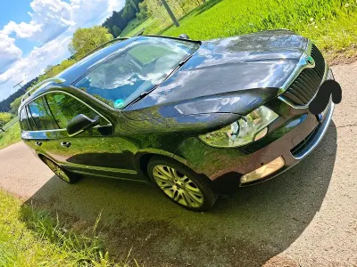 Używany Skoda Superb Elegance 170 KM (125 kW) 2012 Czarny Kombi