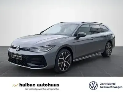 Gebraucht VW Passat R-line 150 PS (110 kW) 2025 Grau Kombi