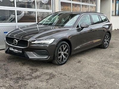 Gebraucht Volvo V60 Core 163 PS (119 kW) 2024 Platinum grey Kombi