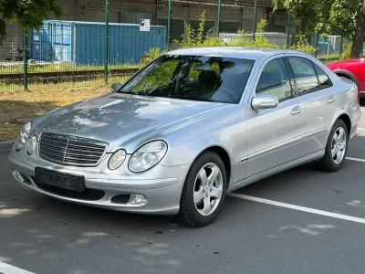 Gebraucht Mercedes E220 150 PS (110 kW) 2004 Silber Limousine