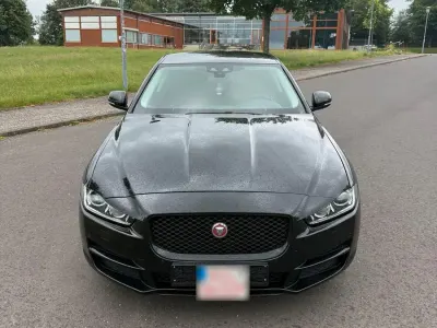 Gebraucht Jaguar XE 163 PS (119 kW) 2017 Schwarz Limousine