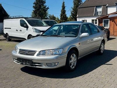 Usata Toyota Camry 131 CV (96 kW) 2000 Argento Berlina
