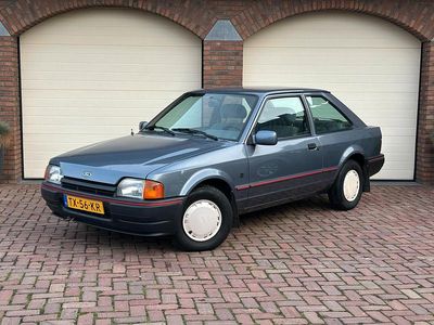 Grau Gebraucht 1989 Ford Escort Coupé | 2.950 €