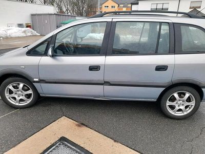 Grau Gebraucht 2001 Opel Zafira Van / Kleinbus | 1.800 €