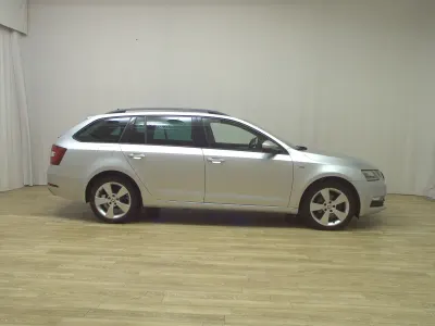 Gebraucht Skoda Octavia Clever 150 PS (110 kW) 2019 Brilliantsilber metallic Kombi