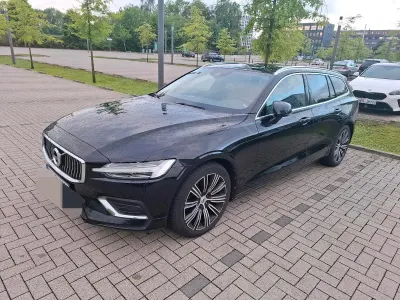 Gebraucht Volvo V60 Inscription 190 PS (139 kW) 2020 Schwarz Kombi
