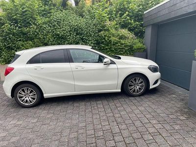 Weiß Gebraucht 2014 Mercedes A180 Urban Limousine | 13.130 € (Fairer Preis)