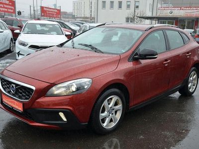 Rot Gebraucht 2015 Volvo V40 CC Summum Kombi | 12.900 € (Teuer)