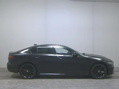 Gebraucht Jaguar XE R-Dynamic 250 PS (183 kW) 2022 Santorini black Limousine