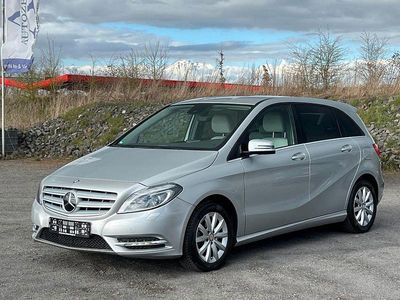 Gebraucht Mercedes B180 122 PS (89 kW) 2013 Silber Van / Kleinbus