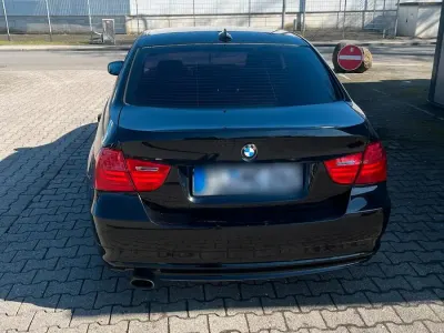 Gebraucht BMW 318 143 PS (105 kW) 2010 Schwarz Limousine