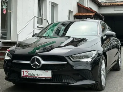 Gebraucht Mercedes CLA200 Shooting Brake 150 PS (110 kW) 2021 Schwarz Kombi
