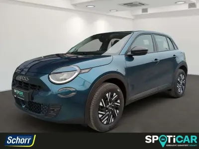 Gebraucht Fiat 600 136 PS (100 kW) 2024 Blau  sky of italy SUV